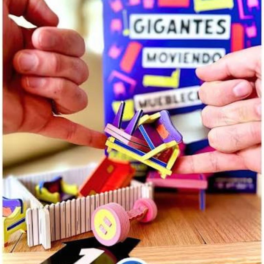 Gigantes moviendo mueblecitos